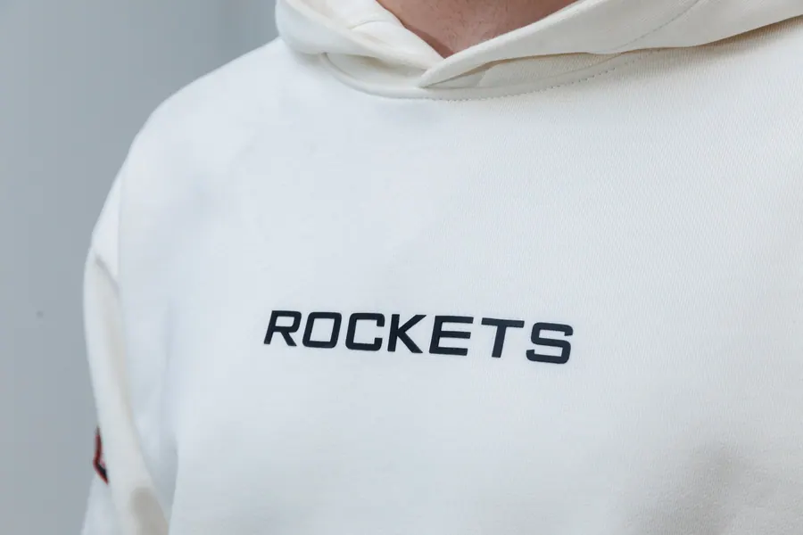 Молочное худи ROCKETS Premium Cotton 500, логотип ROCKETS крупным планом